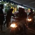 Follow PSHT Cabang Jembrana, Bali adakan Bakti Sosial Indahnya berbagi dengan memberikan takjil buka puasa kepada para pengendara mudik di Pelabuhan Gilimanuk, Kabupaten Jembrana. Kurang [&hellip;]