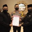 Menurut berita dari Media Indonesia, KAPOLDA Jawa Timur Irjen M Fadil Imran memfasilitasi nota kesepakatan dua kubu perguruan pencak silat Persaudaraan Setia Hati Terate (PSHT) [&hellip;]