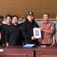 Follow SAMPANG, shterate.com – Persaudaraan Setia Hati Terate (PSHT) Cabang Sampang mengajak seluruh warga PSHT untuk kembali bersatu dalam satu wadah yang sah dan diakui [&hellip;]