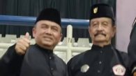 Lihat gaya busana kedua tokoh ini. Mas Taufiq dan Mas Moerdjoko. Dalam sosiologi kekuasaan dan semiotika visual, perbedaan gaya busana pada foto tersebut secara gamblang [&hellip;]